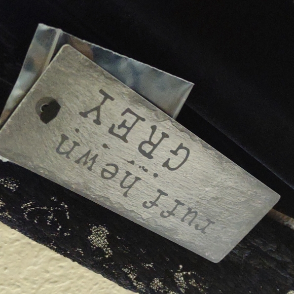 Beautiful Top - Picture 6 of 8